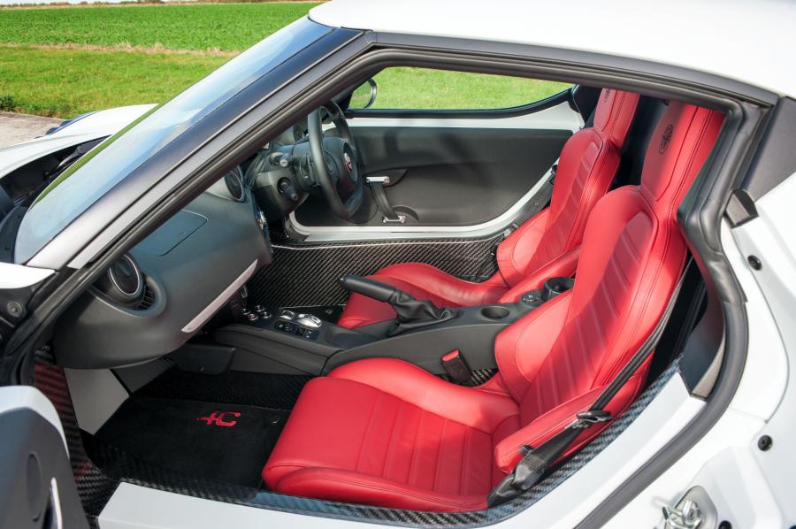 Интерьер Alfa Romeo 4C 2015 года  (UK) (фото 37 из 45)